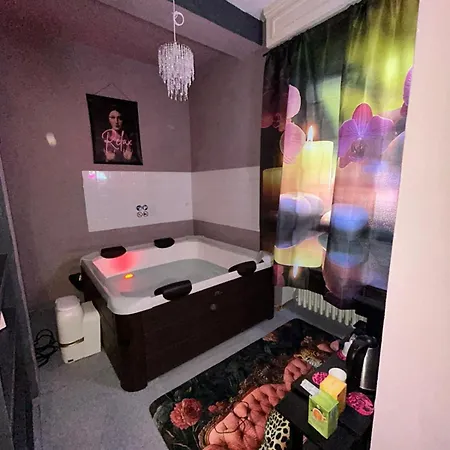 Apartment Jacuzzi Parma